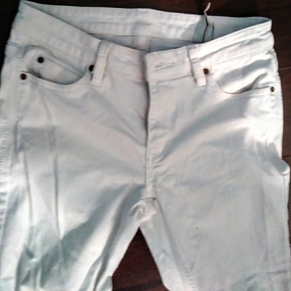 White bcbg max azria stretch skinny jean